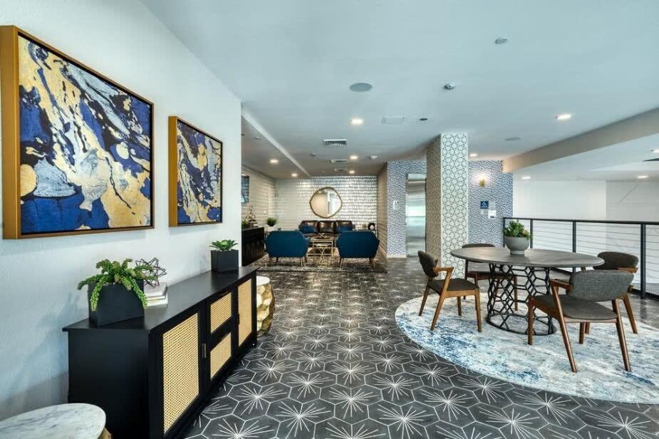 Cozysuites Phx Roro Gym, Pool, Pets, Parking! #6