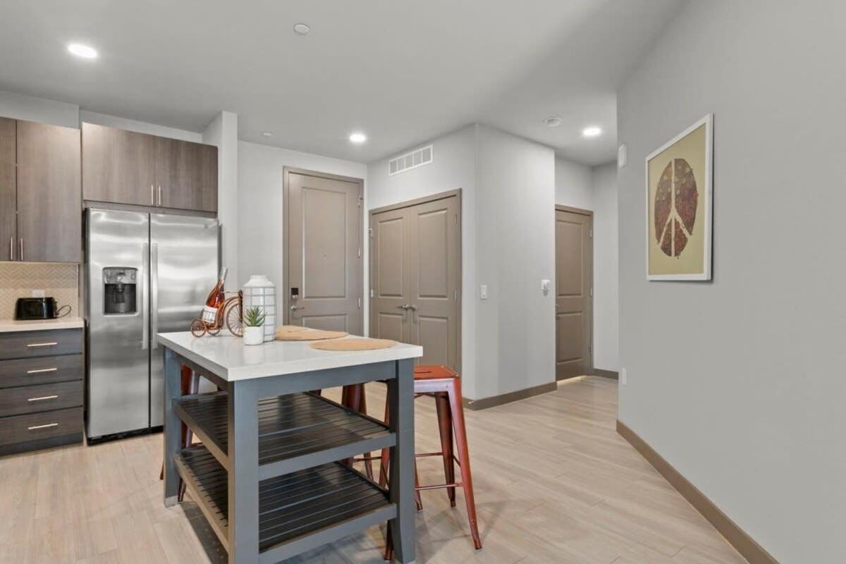 Cozysuites Phx Roro Gym, Pool, Pets, Parking! #6 *