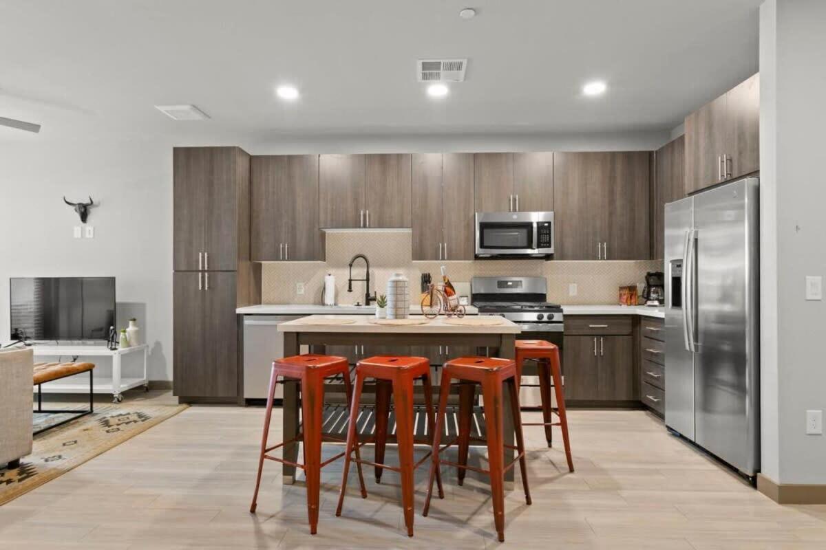 Cozysuites Phx Roro Gym, Pool, Pets, Parking! #6 Apartment *